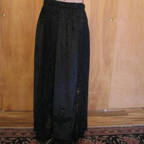 Glamorous goth! Black beaded lace & velvet ensemble, Laura Rogers, Medium - Picture 8 of 12